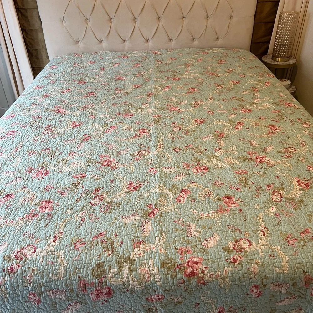 Reversible King Quilt Like New: Light Teal Floral & Stripe Reversible Quilt